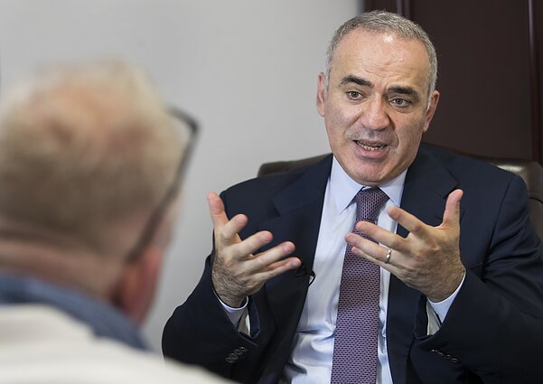 G. Kasparov