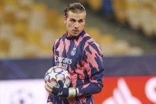 Zozulya and Lunin played football with Ukrainian refugees in Madrid