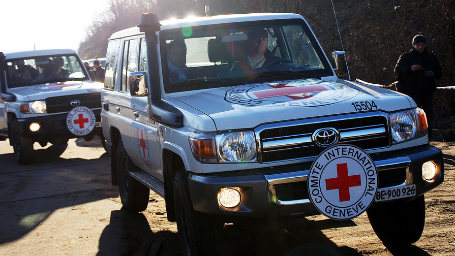 Cars of the International Committee of the Red Cross in the village of Luganskaya